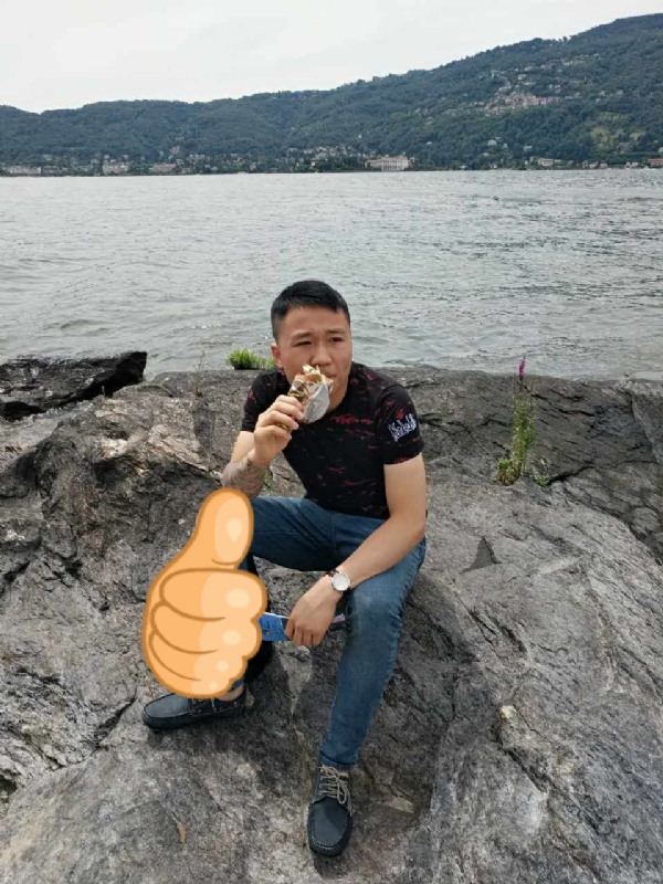 绚烂背后的平淡的第一张照片--马尾交友网