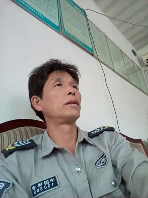 卧窗听雨的第一张照片--马尾交友网