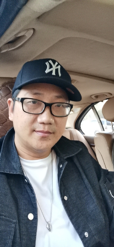 拥抱幸福的第一张照片--马尾交友网