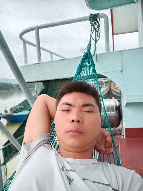 小哥哥的第一张照片--马尾交友网