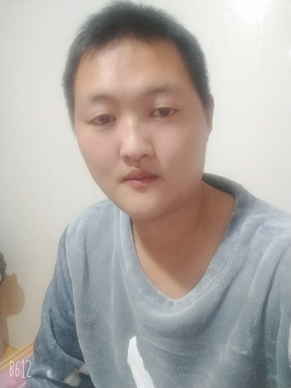 烟圈里透着伤的第二张照片--马尾交友网