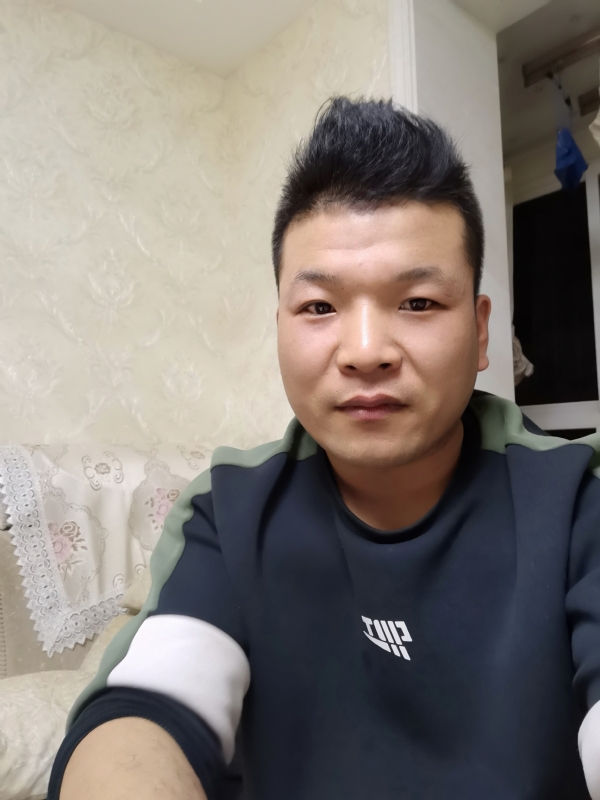 小猪猪的第一张照片--马尾交友网