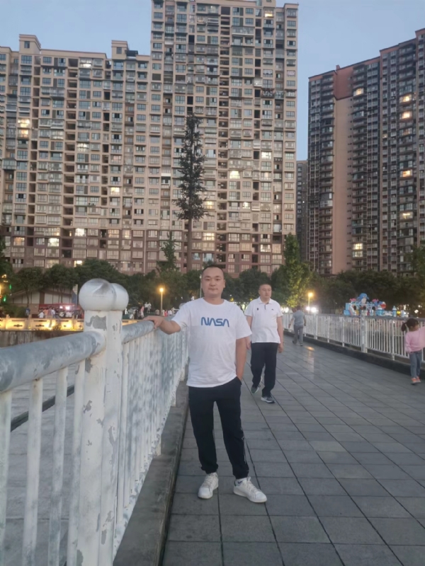 寂寞的男人的第一张照片--马尾交友网