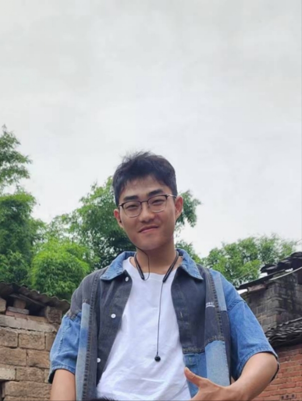 越努力越幸运的第一张照片--马尾交友网