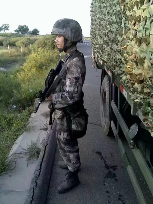 搬砖中的第一张照片--马尾交友网
