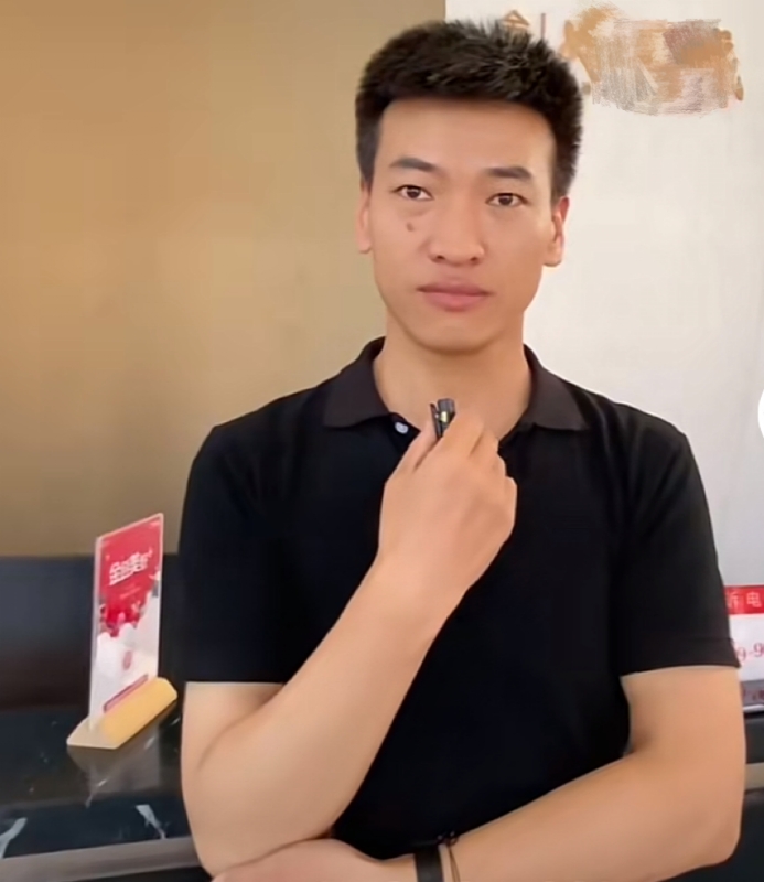 一杯梁白开的第一张照片--马尾交友网